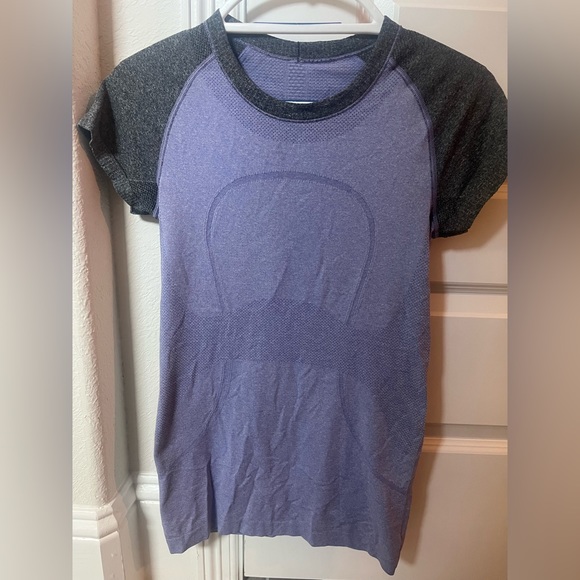 Lululemon shirt. Size 6. Barely worn - Picture 1 of 1